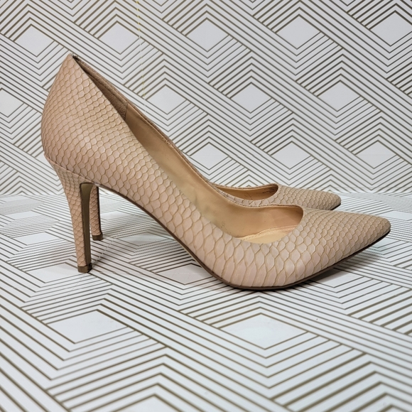 BCBGeneration Lavonne High Heel Pump Blush Color Faux Snakeskin Women's Size 9M. - Picture 2 of 7